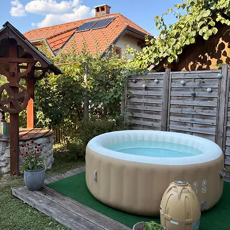 Apartma Lu House,